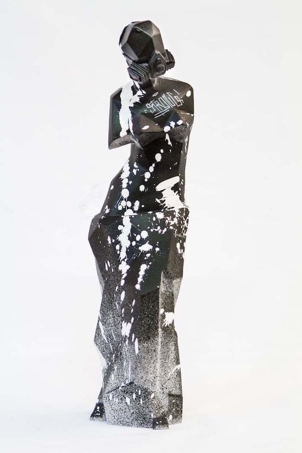 Venus Low Poly Black White Statue